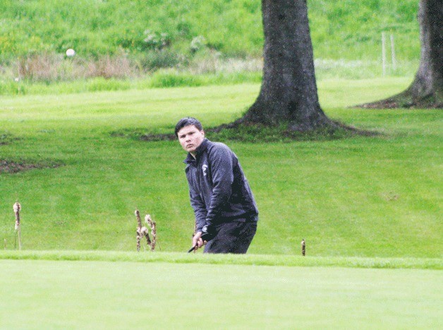 Jesse Portillo chips onto the ninth hole green during the first day of the District 1 golf tournament. Portillo shot a 78 on the first day to set him up for a rough second round.