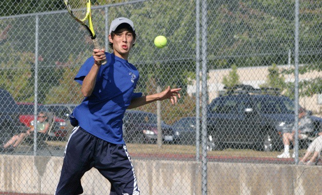 Guy Sparkman powers a forehand against Reed Welch on Monday. As South Whidbey’s number one singles player