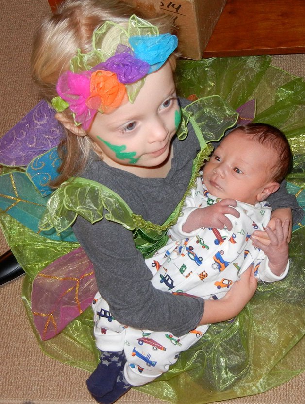 Tristan Anders Gullickson with sister Freya Gullickson.