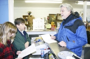 Ed Jenkins talks to Laura Caton and Judy Allan at Good Cheer Too in Clinton about his power petition. Jenkins has launched a petition drive asking Puget Sound Energy to bury its power lines on Whidbey Island.