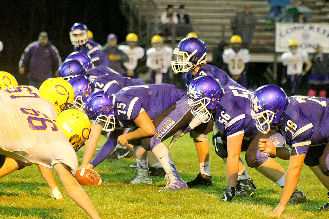 Evan Thompson / The Record — South Whidbey junior quarterback Kody Newman awaits the snap from sophomore center Kobe Balora during the Falcons’ homecoming game against Concrete. The Falcons won 27-17.