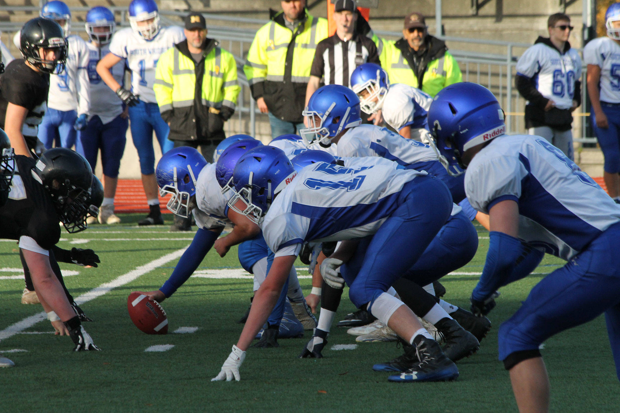 South Whidbey get ready to run a play in Friday’s game with Meridian.(Photo by Jim Waller/South Whidbey Record)