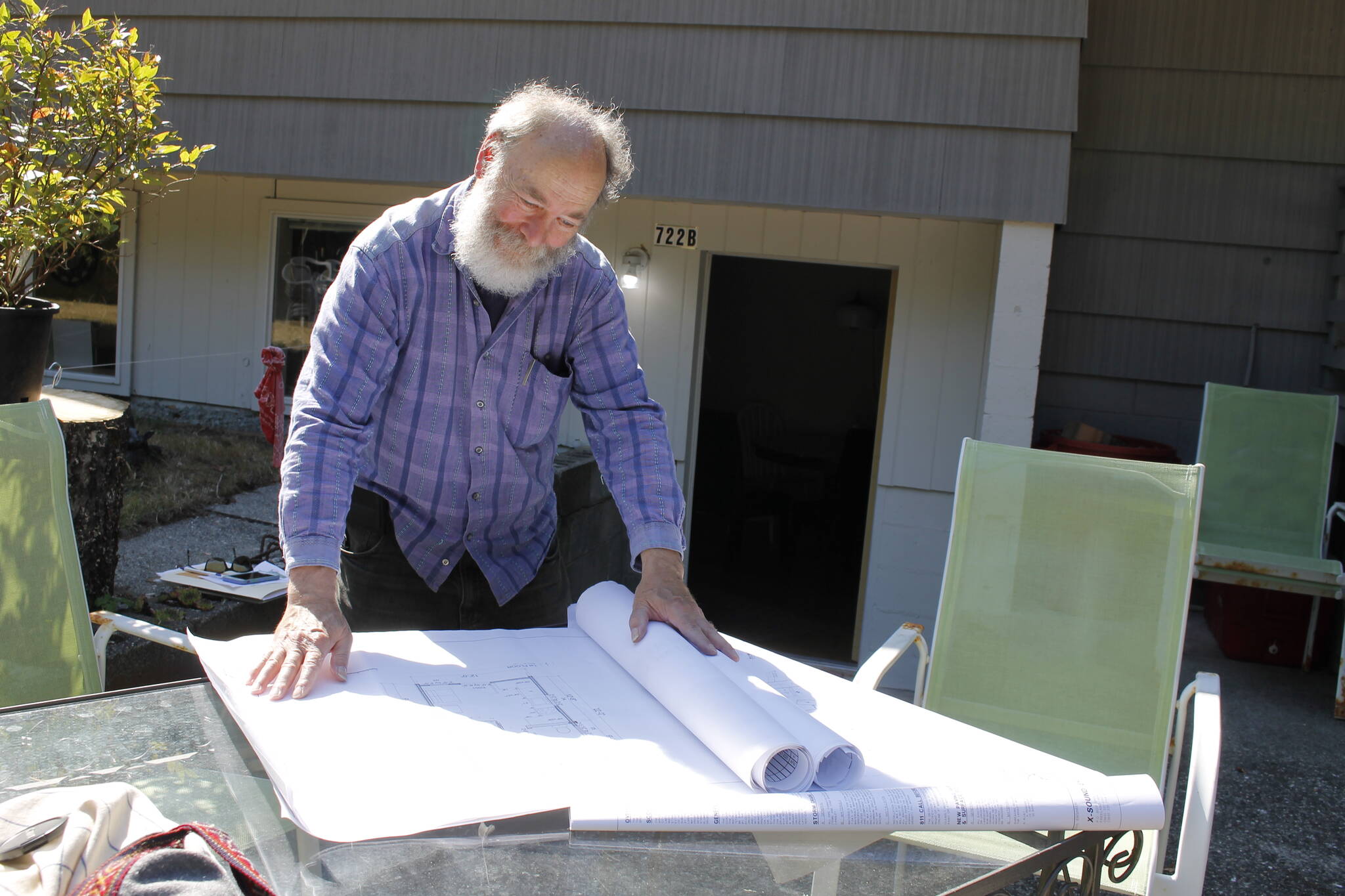 Photo by Kira Erickson/South Whidbey Record
Site manager Bon Thayer surveys the building plans for Tiny Homes in the Name of Christ.