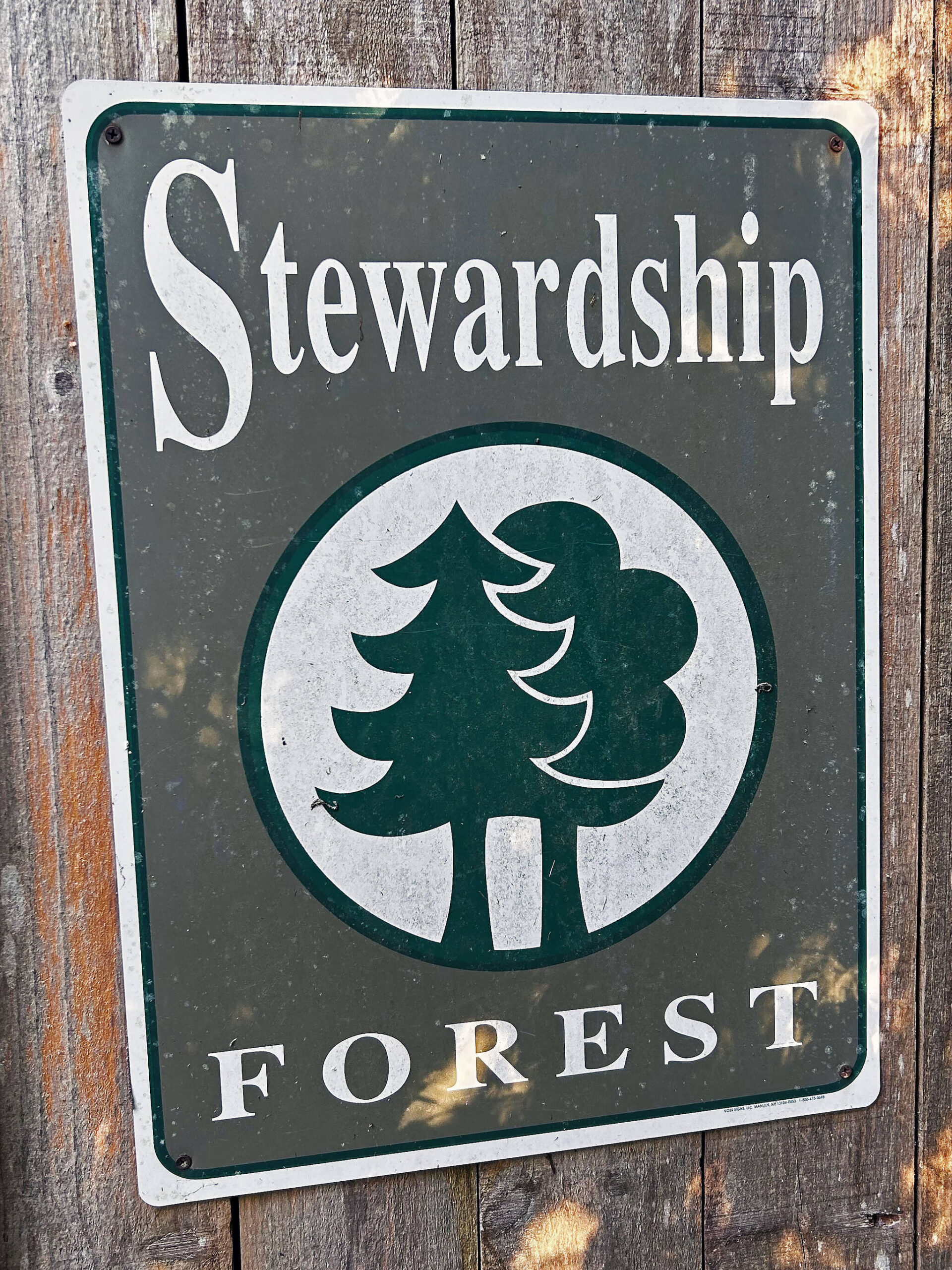 Students of WSU Extension Forestry receive “Stewardship Forest” plaques to hang on their property. (Photo by Kevin Zobrist)