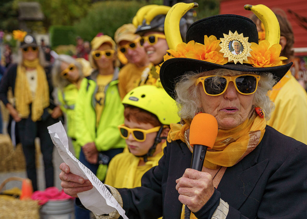 Photo by David Welton
Dressed in a banana hat complete with her father’s picture, Gretchen Lawlor read Peter Lawlor’s poem at the end of the Soup Box Derby.