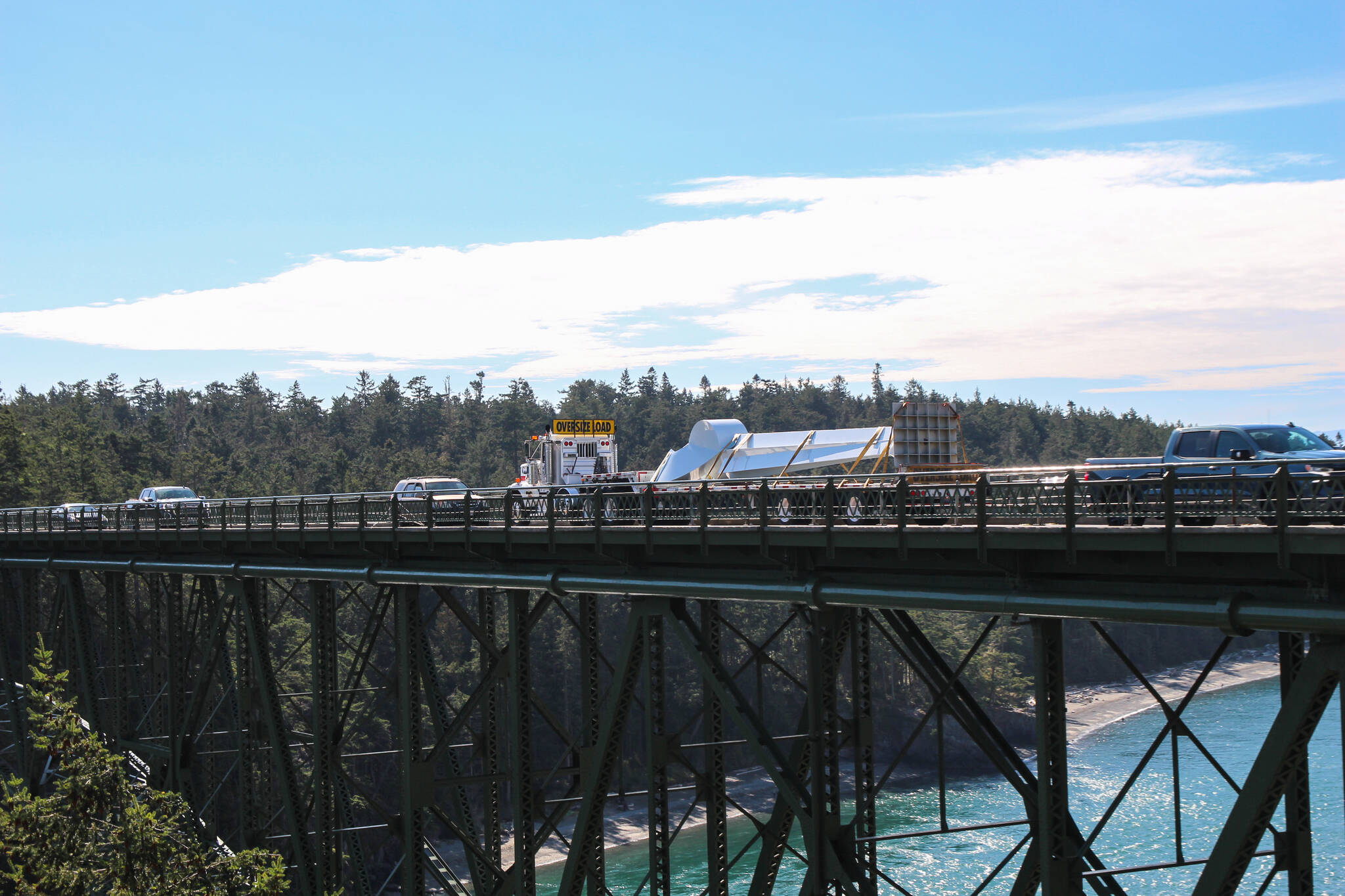 Photo by Luisa Loi
On Sept. 30, a truck transported the 40-foot-tall “Angel de la Creatividad” sculpture from Bellingham.