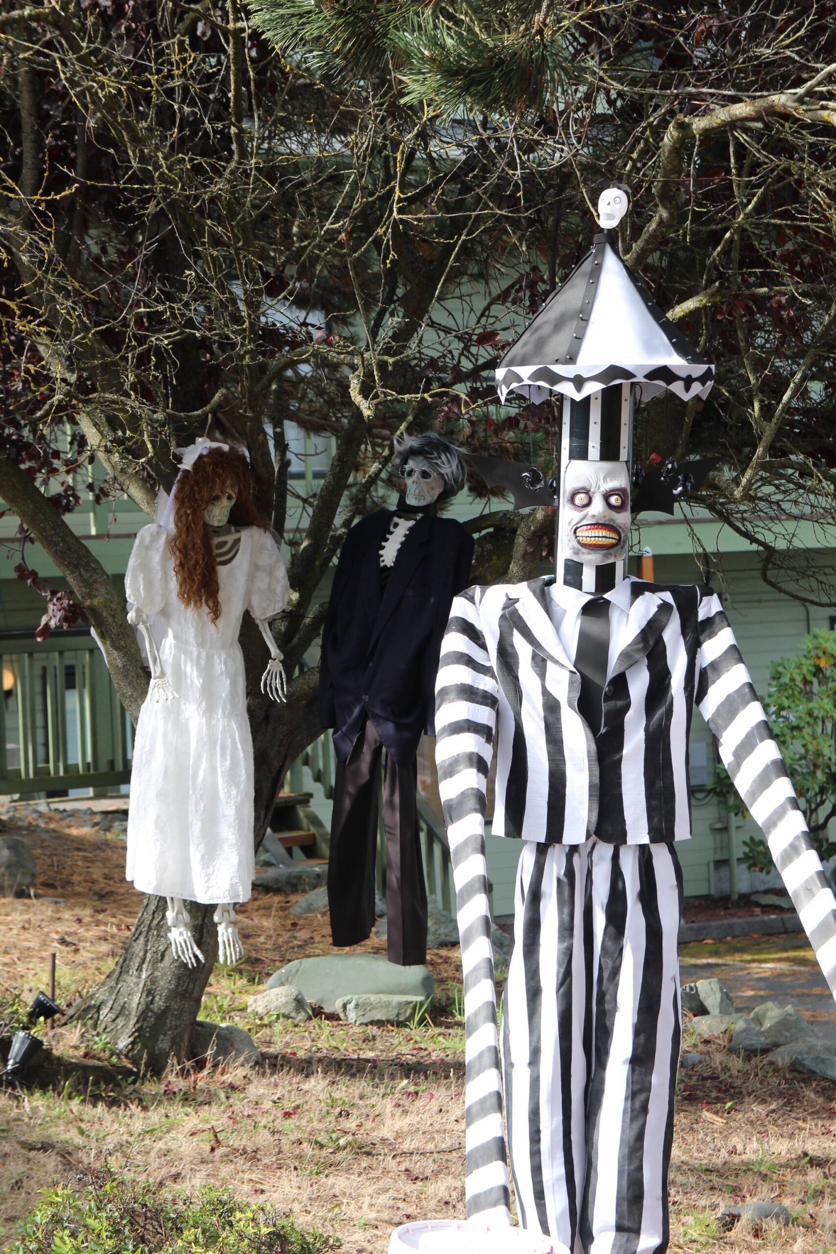 (Photo by Luisa Loi)
Beetlejuice and the Maitlands scare people visiting Platt, Thompson and Buescher, Attorneys at Law.