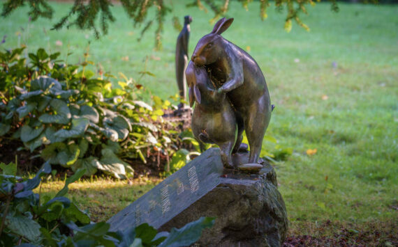 Photo by David Welton
This sculpture of dancing bunnies decorates a grave.